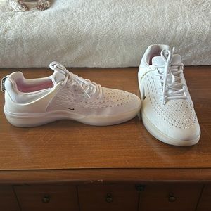 White Nike SB Nyjah 3